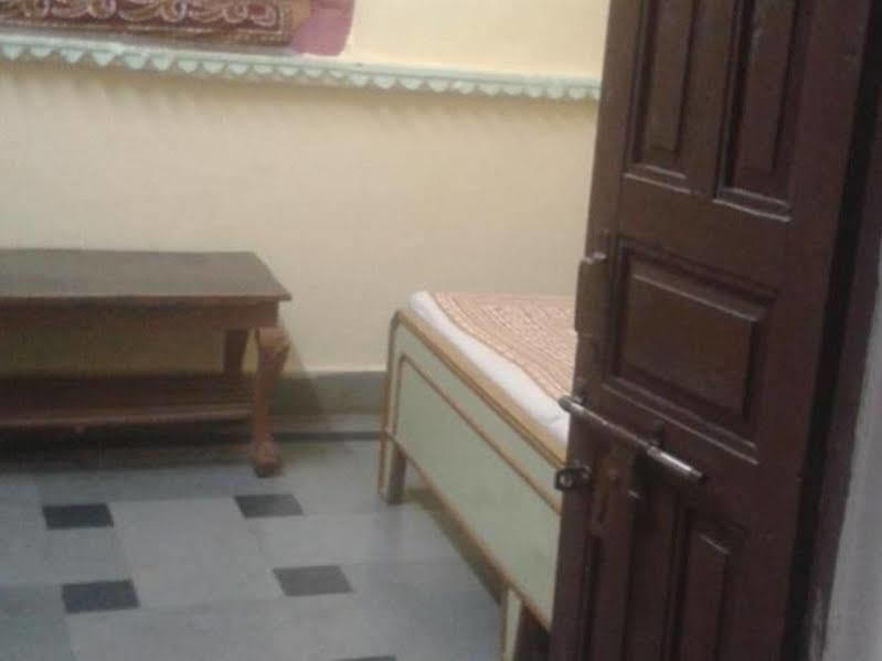 Raj Mahal Guest House บุนดิ ภายนอก รูปภาพ